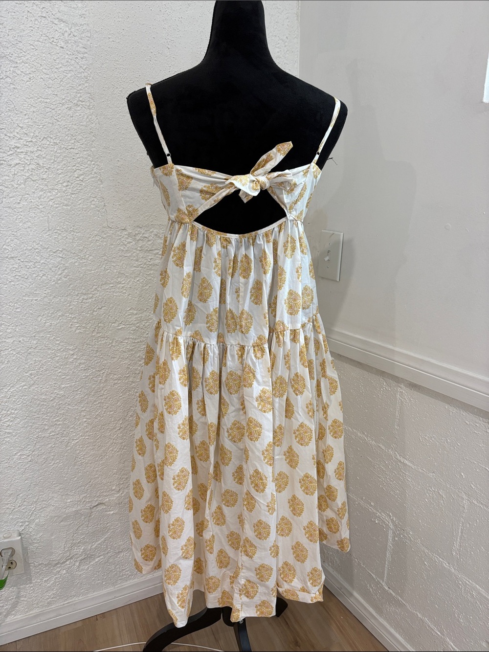 J. Crew Cream Dress with Yellow Floral Knee Length Size 4 - Picture 9 of 12
